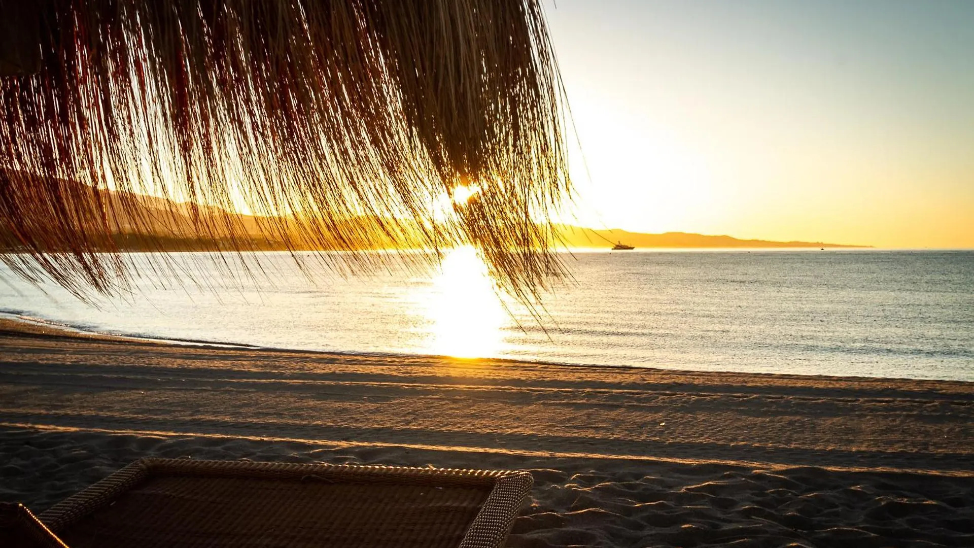 Marbella Banus Suites - Beautiful Modern Flat Sea Views